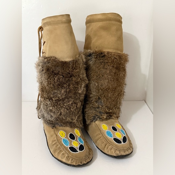All Leather and Fur with Bead Toe Mukluks - Size Ladies 8 - Picture 3 of 13